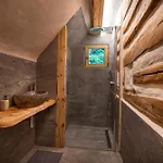 Roubenka Mezi Stromy S Wellness * Mladé Buky