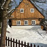 Roubenka Mezi Stromy S Wellness Casa de Férias *