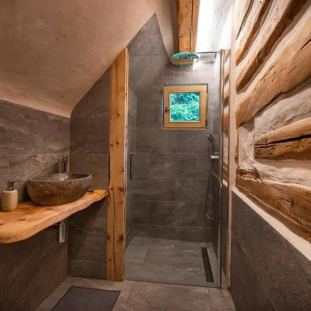 Roubenka Mezi Stromy S Wellness * Mladé Buky
